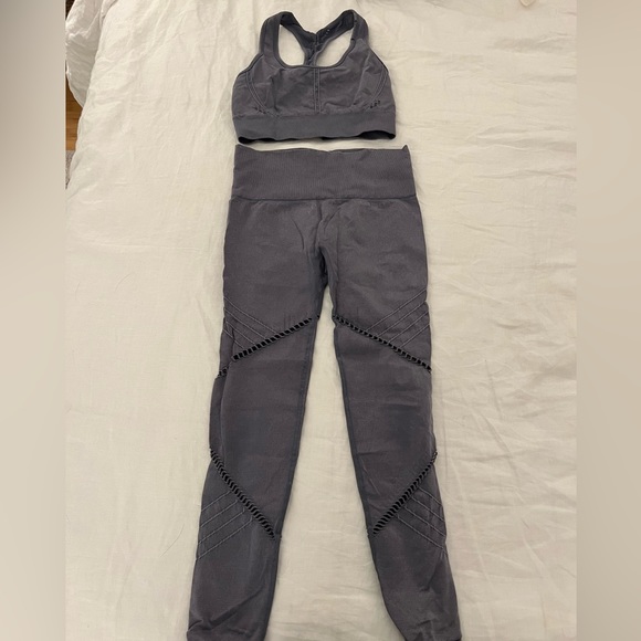 Soulcycle Seamless Workout Set - Picture 2 of 3